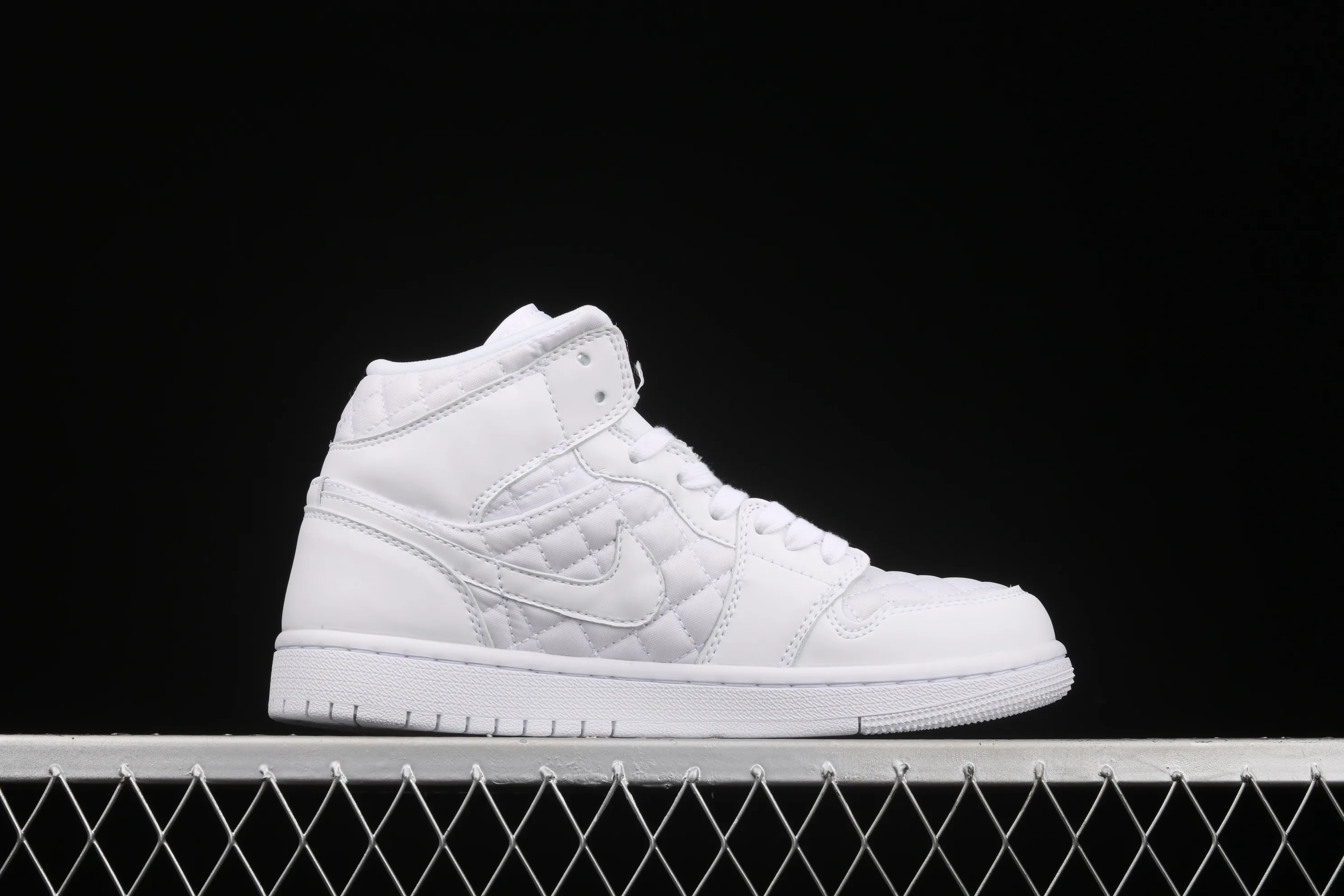 All Categories Air Jordan Jordan Series Basketball Shoes Air Jordan 1 Mid Air Jordan 1 Mid "Quilted White" AJ1 Joe 1 White Diamond "Little Chanel" Mid-top Versatile Casual Sports Shoes DB6078-100